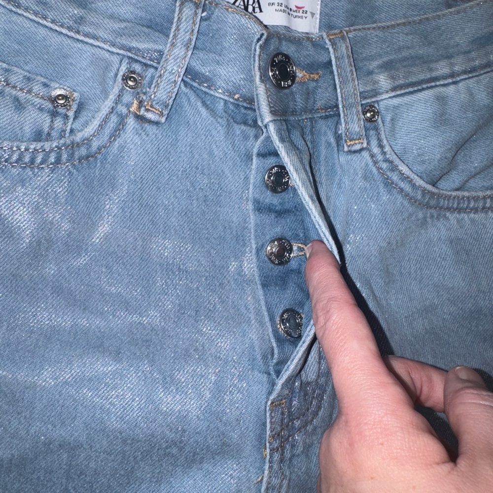 Zara High Rise Shimmer Denim Shorts Light Wash Frayed Hem button Women’s Size 4 - Picture 7 of 7